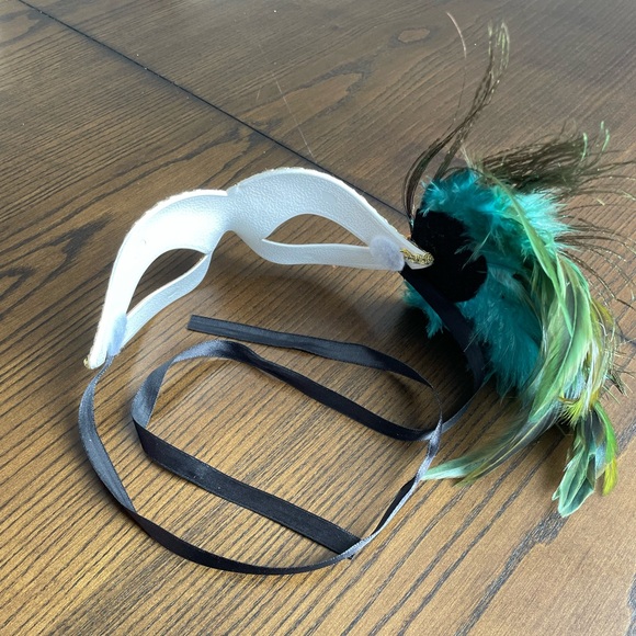 Peacock Feather Masquerade Mask - Picture 4 of 4